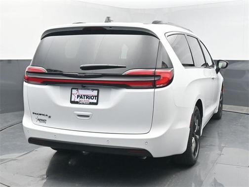 2026 Chrysler Pacifica L