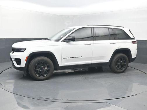Bright White Clearcoat 2024 Jeep Grand Cherokee Altitude