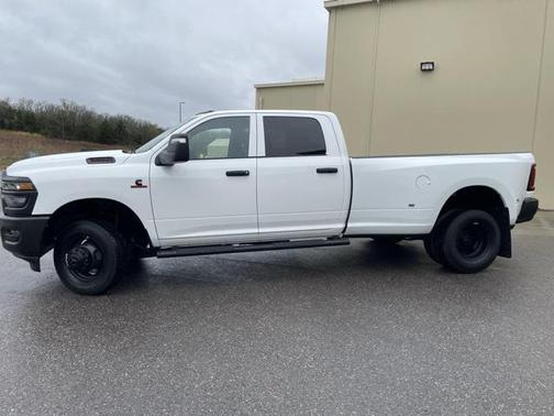 2025 RAM 3500 Tradesman Crew Cab 4x4 8' Box