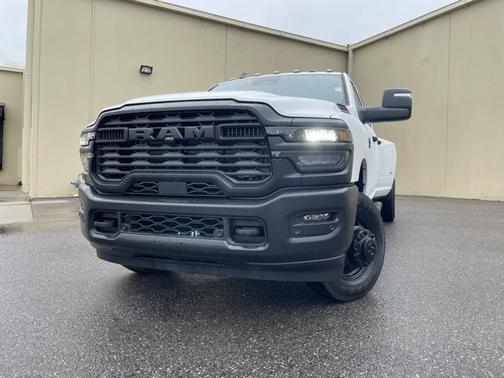 2025 RAM 3500 Tradesman Crew Cab 4x4 8' Box