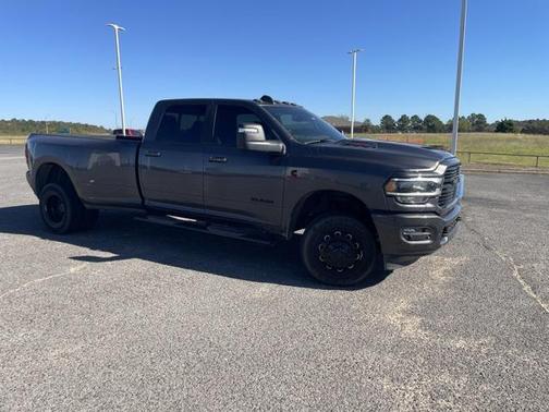 2024 RAM 3500 Laramie Crew Cab 4x4 8' Box