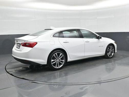 Summit White 2023 Chevrolet Malibu FWD 1LT