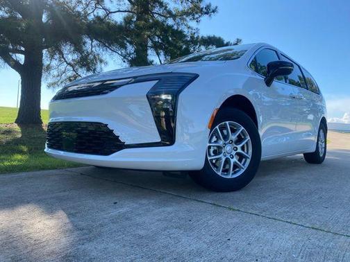 Bright White Clearcoat 2027 Chrysler Pacifica L