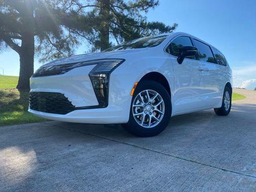 Bright White Clearcoat 2027 Chrysler Pacifica L