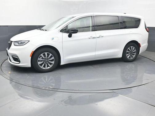 Bright White Clearcoat 2024 Chrysler Pacifica Hybrid Select