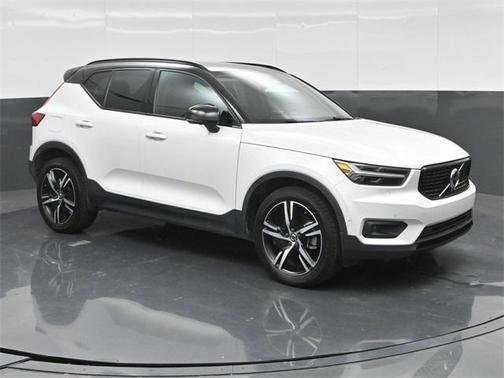 2022 Volvo XC40 T5 R-Design