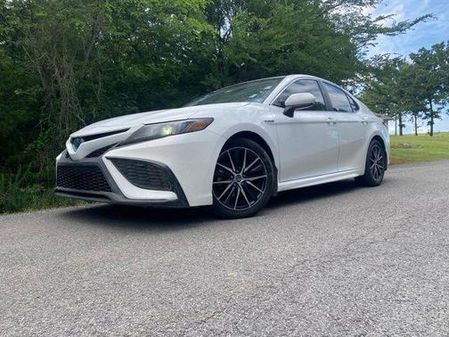 Super White 2021 Toyota Camry SE