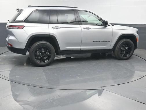 Silver Zynith 2026 Jeep Grand Cherokee Altitude