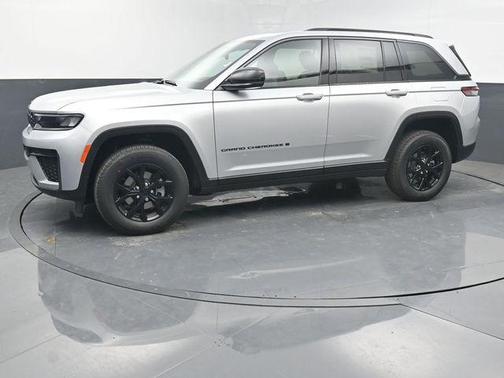Silver Zynith 2026 Jeep Grand Cherokee Altitude
