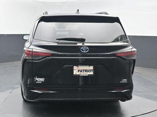 Midnight Black Metallic 2022 Toyota Sienna XSE 7 Passenger