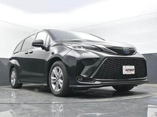 Midnight Black Metallic 2022 Toyota Sienna XSE 7 Passenger
