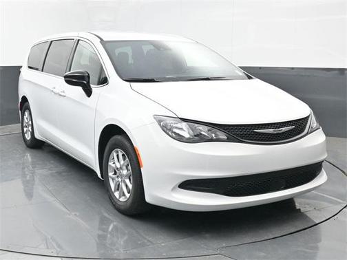 2025 Chrysler Voyager LX
