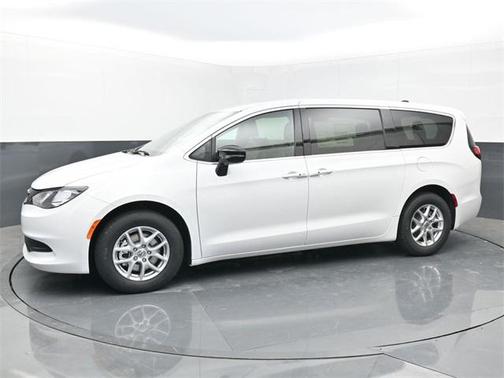 2025 Chrysler Voyager LX