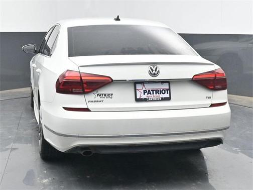 2017 Volkswagen Passat 1.8T R-Line w/Comfort