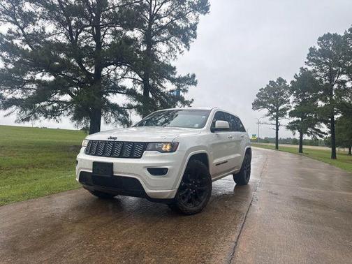 Bright White Clearcoat 2019 Jeep Grand Cherokee Altitude