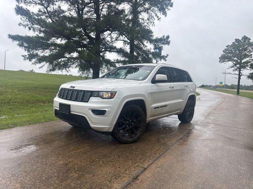 Bright White Clearcoat 2019 Jeep Grand Cherokee Altitude