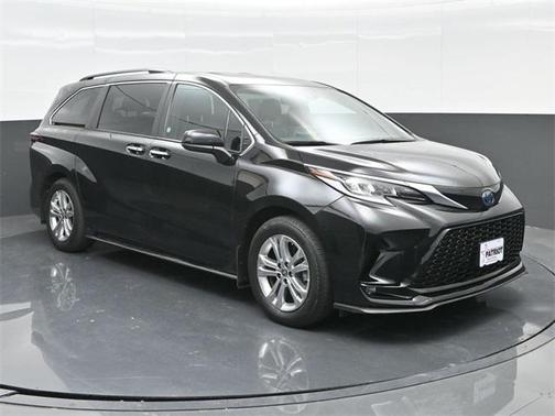 2022 Toyota Sienna XSE 7 Passenger