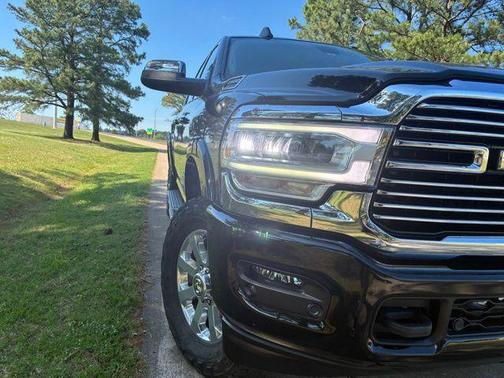 Diamond Black Crystal Pearlcoat 2022 RAM 2500 Laramie Crew Cab 4x4 6'4' Box