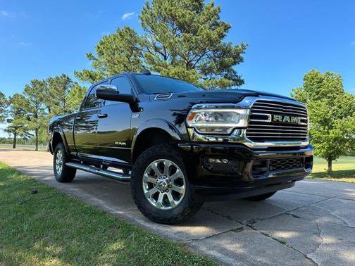 Diamond Black Crystal Pearlcoat 2022 RAM 2500 Laramie Crew Cab 4x4 6'4' Box