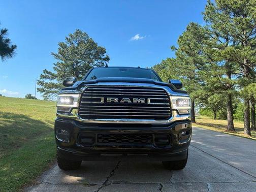 Diamond Black Crystal Pearlcoat 2022 RAM 2500 Laramie Crew Cab 4x4 6'4' Box
