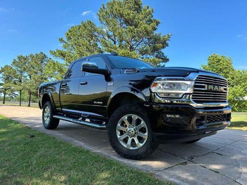 Diamond Black Crystal Pearlcoat 2022 RAM 2500 Laramie Crew Cab 4x4 6'4' Box