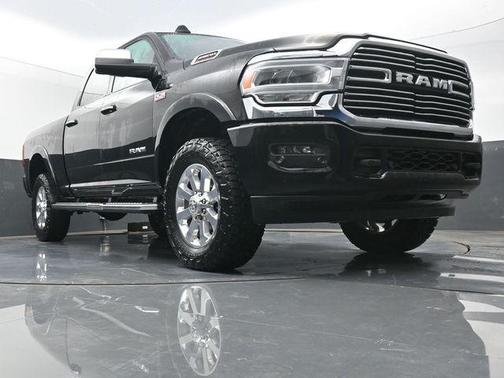 Diamond Black Crystal Pearlcoat 2022 RAM 2500 Laramie Crew Cab 4x4 6'4' Box