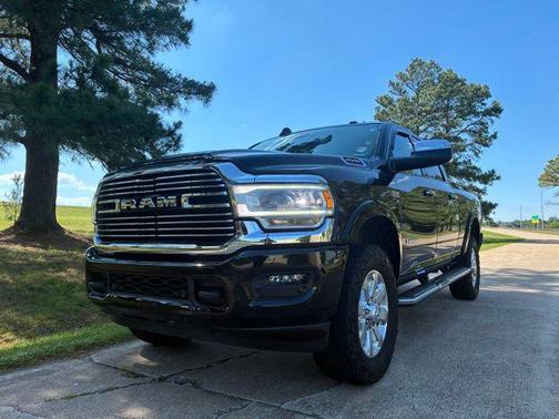 Diamond Black Crystal Pearlcoat 2022 RAM 2500 Laramie Crew Cab 4x4 6'4' Box