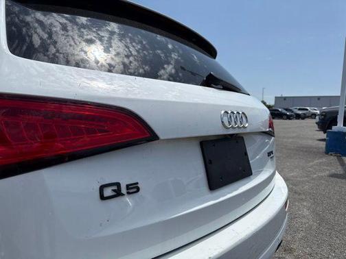 Brilliant Black 2013 Audi Q5 2.0T Premium Plus