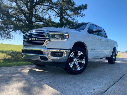 Bright White Clearcoat 2020 RAM 1500 Laramie