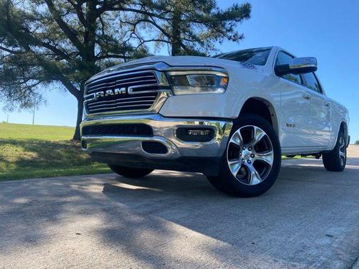 Bright White Clearcoat 2020 RAM 1500 Laramie