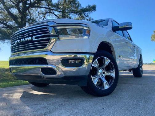 Bright White Clearcoat 2020 RAM 1500 Laramie