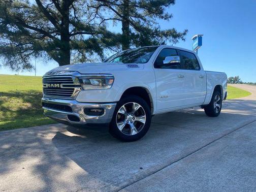 Bright White Clearcoat 2020 RAM 1500 Laramie