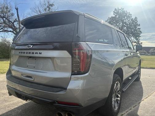 2025 Chevrolet Suburban 4WD Z71