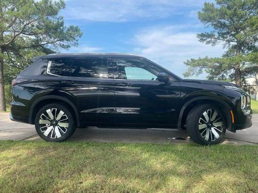 Alloy Silver Metallic 2025 Mitsubishi Outlander SEL