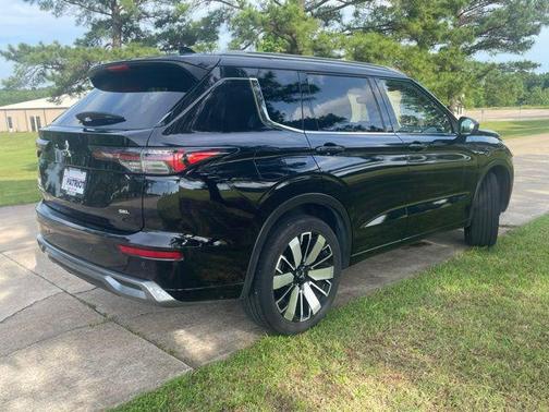 Alloy Silver Metallic 2025 Mitsubishi Outlander SEL