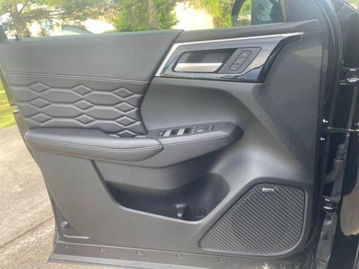 Alloy Silver Metallic 2025 Mitsubishi Outlander SEL