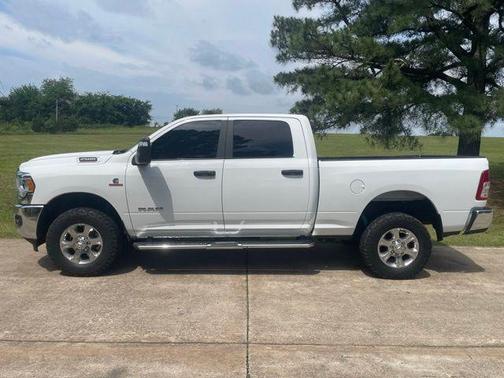Bright White Clearcoat 2024 RAM 2500 Big Horn Crew Cab 4x4 6'4' Box