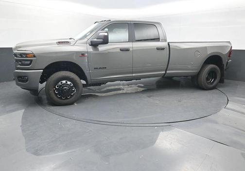 Ceramic Gray Clearcoat 2026 RAM 3500 Big Horn Crew Cab 4x4 8' Box