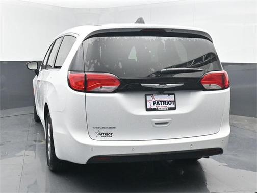 2026 Chrysler Voyager LX