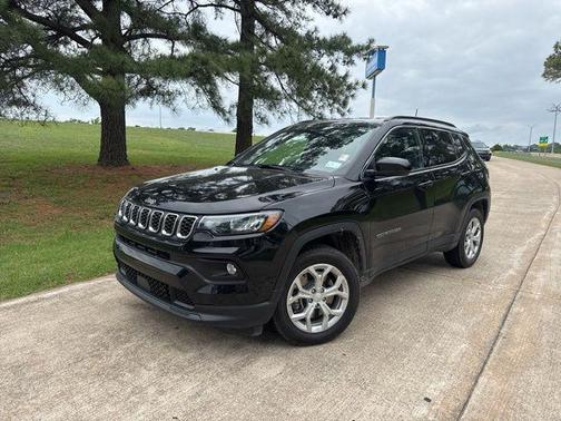 Diamond Black Crystal Pearlcoat 2024 Jeep Compass Latitude