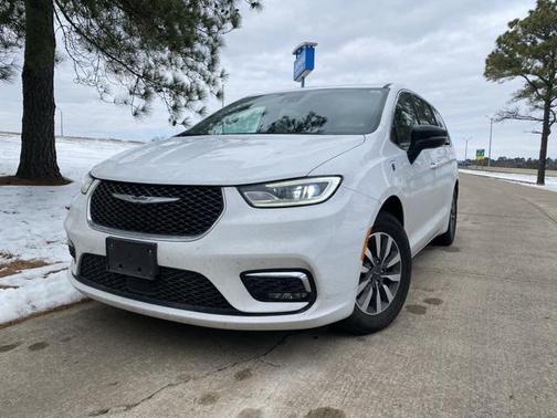 2024 Chrysler Pacifica Hybrid Select