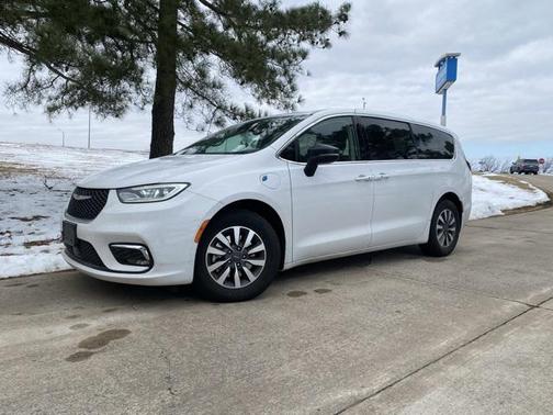 2024 Chrysler Pacifica Hybrid Select