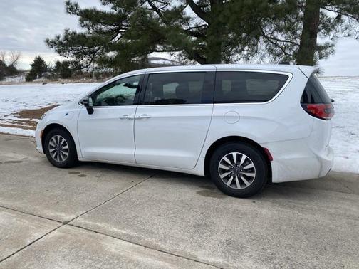 2024 Chrysler Pacifica Hybrid Select
