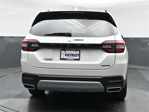 2025 Honda Pilot Touring 8-Passenger