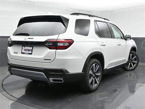 2025 Honda Pilot Touring 8-Passenger