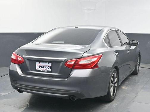 Gun Metallic 2017 Nissan Altima 2.5 SL