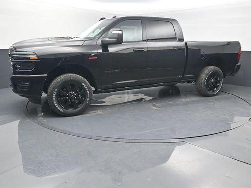 Diamond Black Crystal Pearlcoat 2026 RAM 2500 Laramie Crew Cab 4x4 6'4' Box