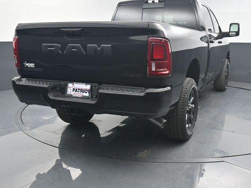 Diamond Black Crystal Pearlcoat 2026 RAM 2500 Laramie Crew Cab 4x4 6'4' Box