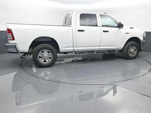 2022 RAM 2500 Tradesman Crew Cab 4x4 6'4' Box