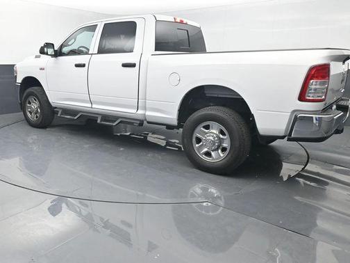 2022 RAM 2500 Tradesman Crew Cab 4x4 6'4' Box